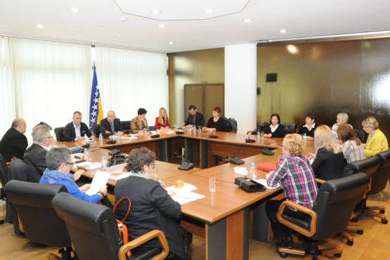 Članovi Zajedničke komisije za ljudska prava PSBiH i Vijeća nacionalnih manjina BiH razgovarali sa članicama Udruženja žena Romkinja „Bolja budućnost“